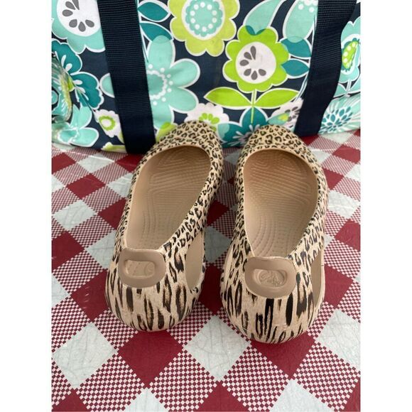 CROCS LAURA GRAPHIC FLAT ballet cheetah print - Picture 6 of 9
